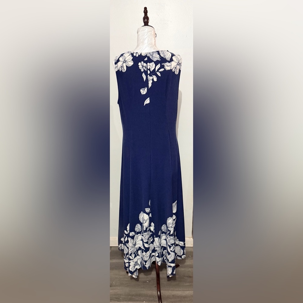 Reborn (Bundle) 2 Maxi Dresses with Red Butterflies and Blue With White Florals - Picture 4 of 9